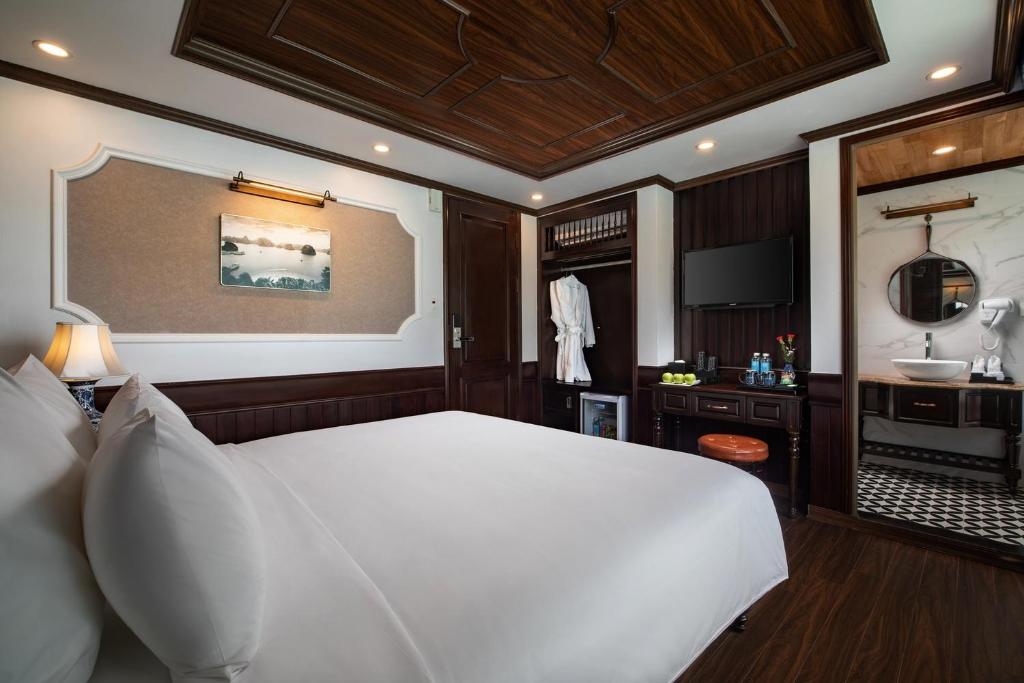 La Casta Regal Cruise 2 Days/1 Night cabin