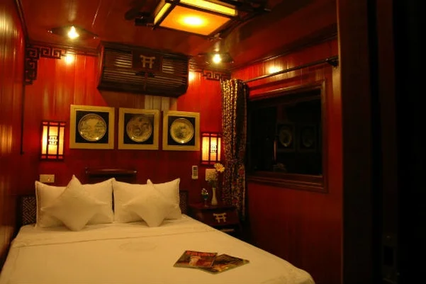 Dragon Pearl Junks 3 Days/2 Nights cabin