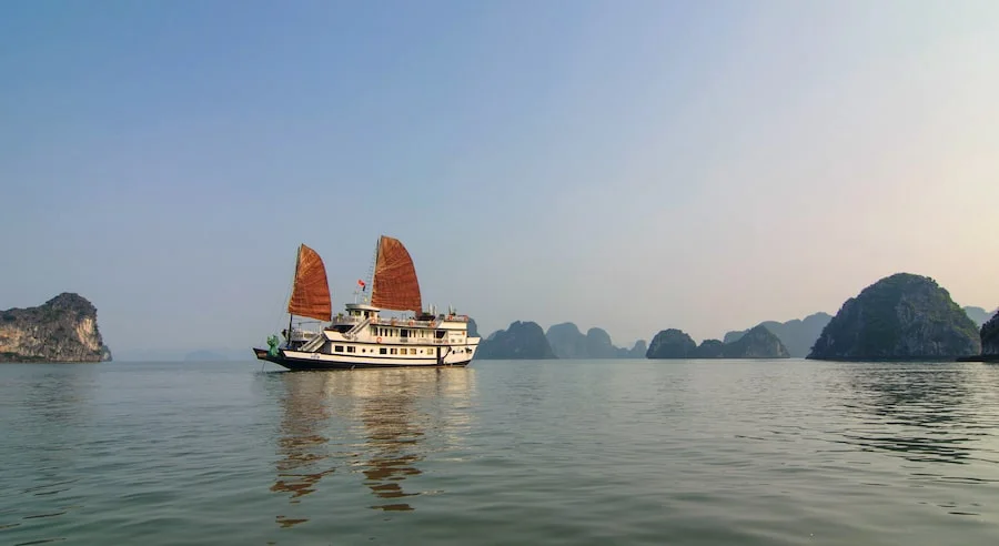 Dragon Pearl Junks 3 Days/2 Nights