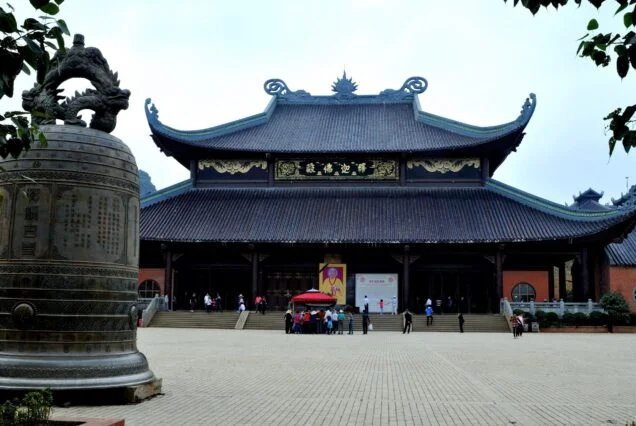 Main hall and bronze bell at Bai Dinh