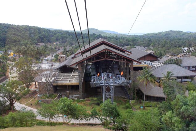 Approaching the south station of Hòn Thơm cable car.