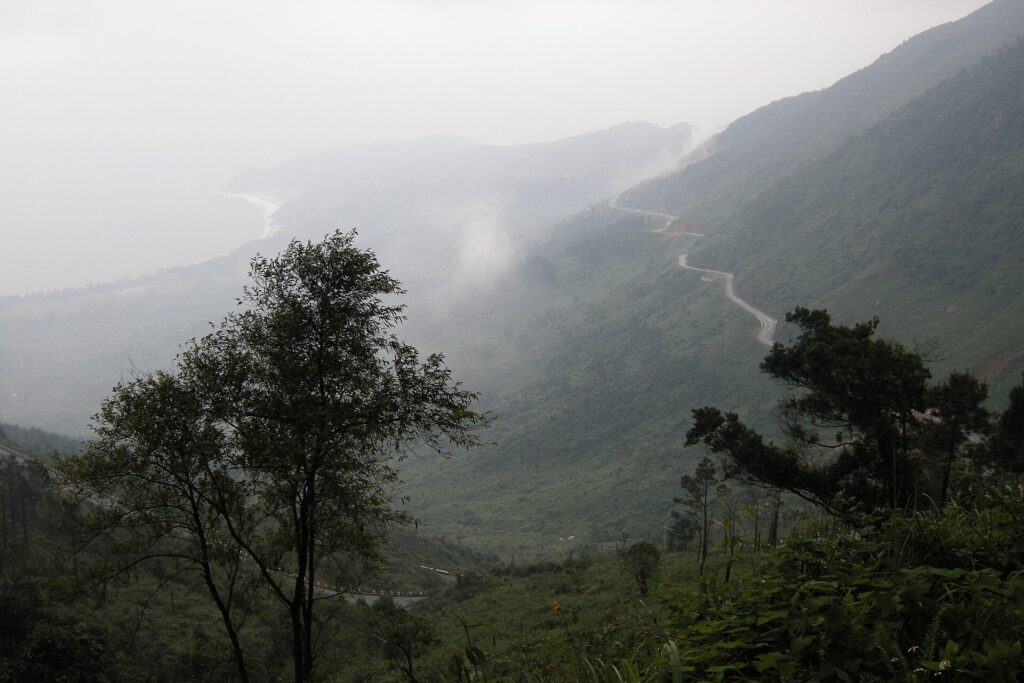 Hue Day Trip from Hoi An or Da Nang over the Hai Van Pass