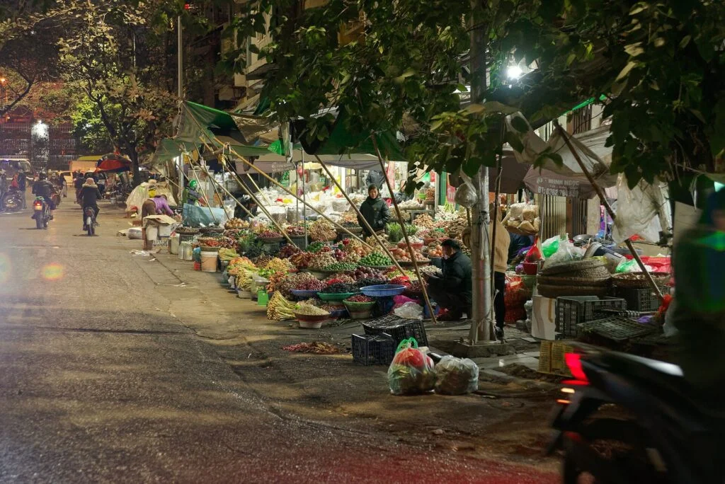 Hanoi Half Day Food and Culture Tour by Vintage Motorbike or Vespa