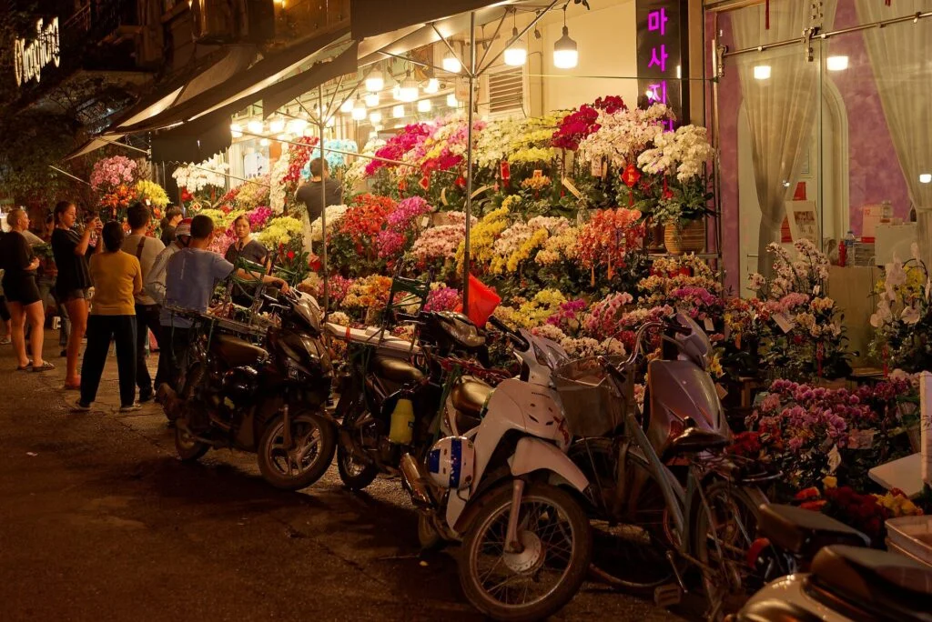Hanoi Highlights and Backstreets Half Day Tour by Vintage Army Jeep