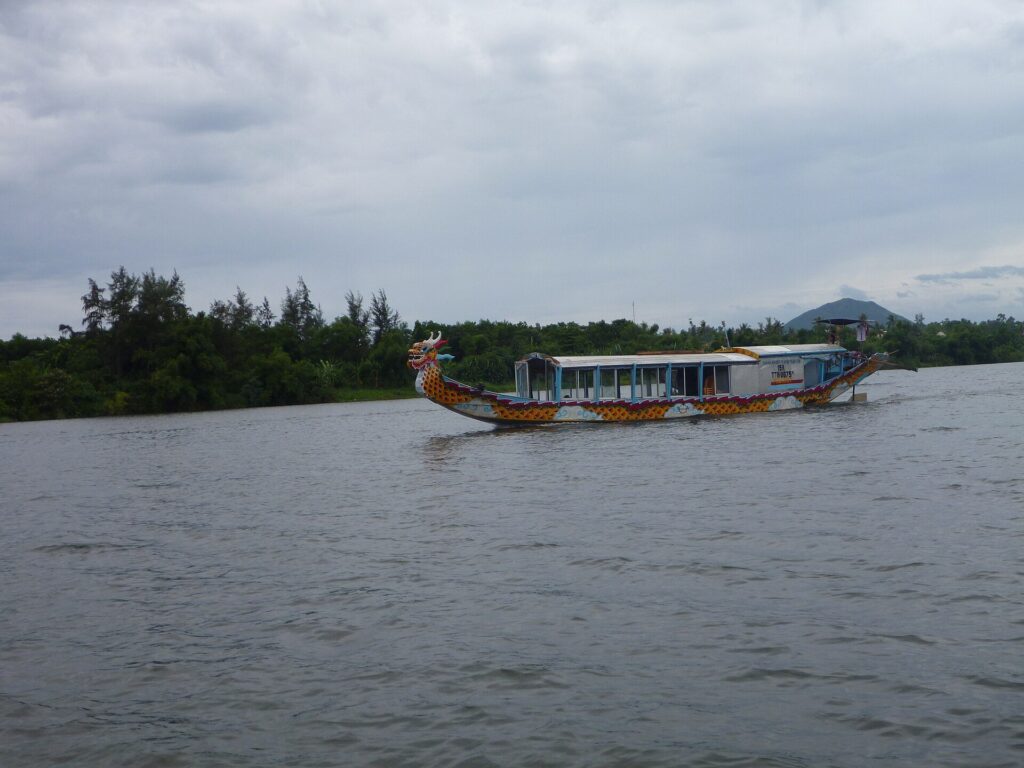 Thuy Bieu Village Cycling Half Day Private Tour in Hue