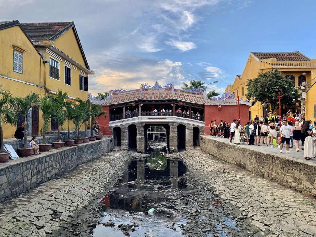 Hoi An Evening Street Food Walk: Banh Mi, Cao Lau and Chicken Rice onboard