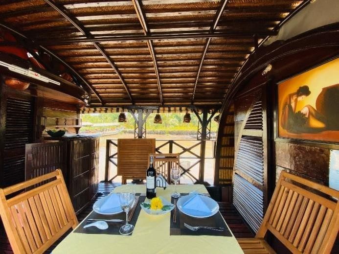 Private Overnight Sampan Trip in Ben Tre: Con Oc Island and Mo Cay Market onboard