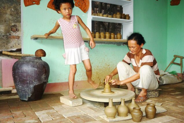 Nghệ nhân làng gốm Thanh Hà