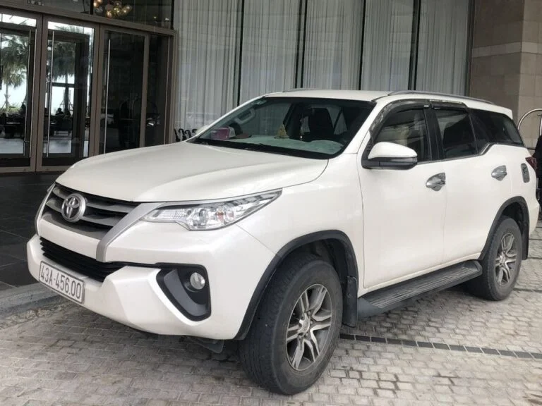 7-seat car with driver in Vietnam: Toyota Fortuner, Mitsubishi Xpander or similar