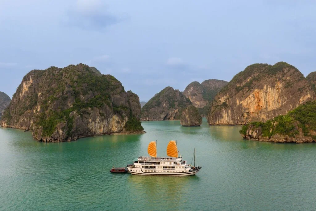 Garden Peak Cruise 2 Days/1 Night onboard